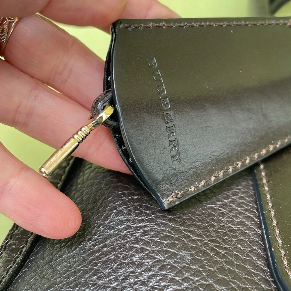 Vintage dark brown/gold Burberry calfskin leather boiling bag with lock and key